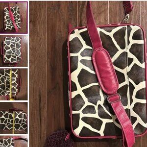 NWOT - Giraffe print laptop bag with a pink strap